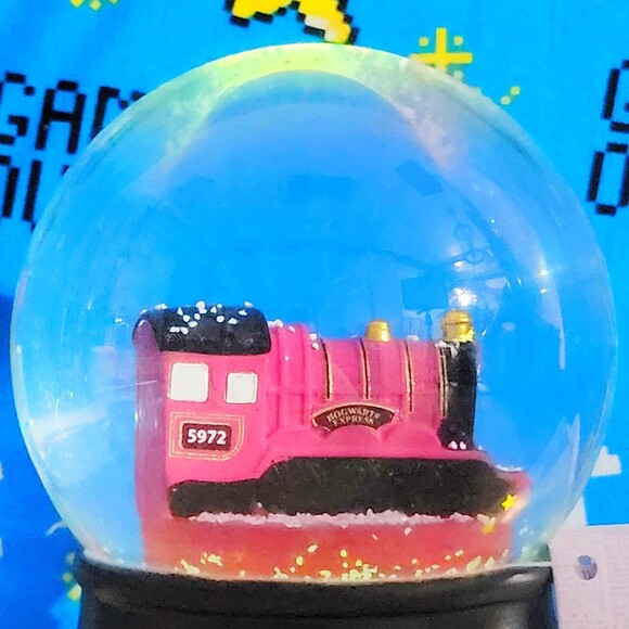 Harry Potter Hogwart's Express 5927 Light up LED RGB Collectible Snow Globe NWT - Picture 4 of 10